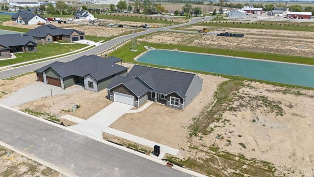5038 Chickadee Drive, Woodburn, IN 46797