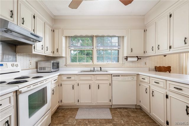 335 42nd St E, Northport, AL 35473