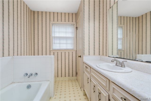 335 42nd St E, Northport, AL 35473