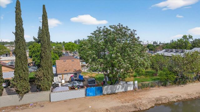 1328 E Fedora Avenue, Fresno, CA 93704
