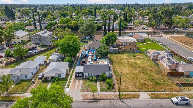 1328 E Fedora Avenue, Fresno, CA 93704