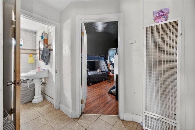 1328 E Fedora Avenue, Fresno, CA 93704