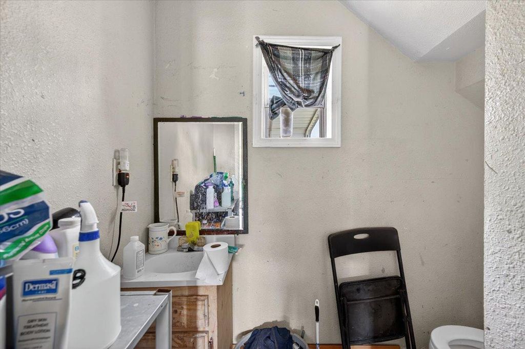 Image 27 of property listing at 1328 E Fedora Avenue, Fresno, CA 93704