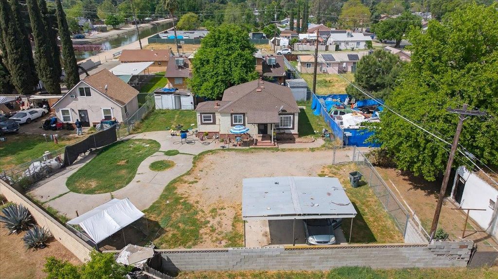 Image 32 of property listing at 1328 E Fedora Avenue, Fresno, CA 93704