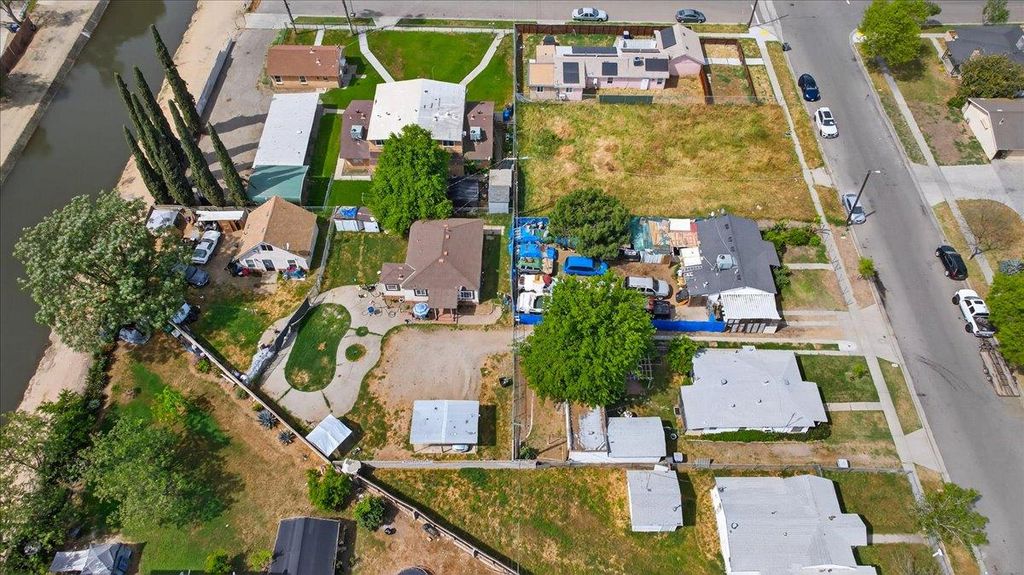 Image 36 of property listing at 1328 E Fedora Avenue, Fresno, CA 93704