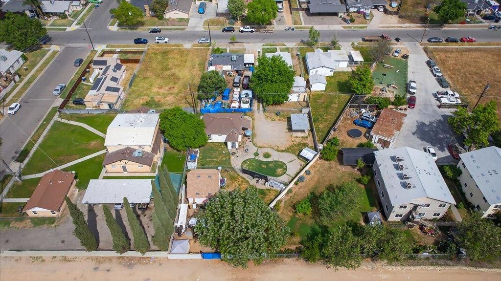 Image 38 of property listing at 1328 E Fedora Avenue, Fresno, CA 93704
