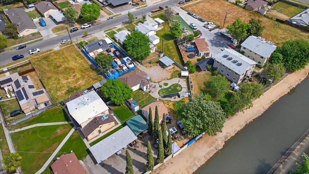 Image 39 of property listing at 1328 E Fedora Avenue, Fresno, CA 93704