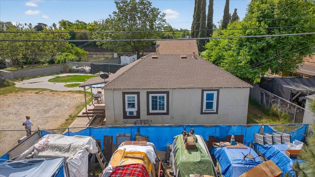 Image 43 of property listing at 1328 E Fedora Avenue, Fresno, CA 93704