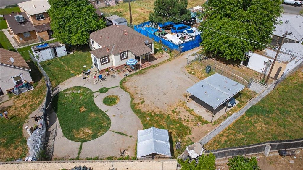 Image 45 of property listing at 1328 E Fedora Avenue, Fresno, CA 93704