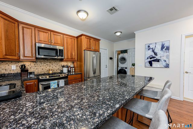 60 Maple Street APT 17, Branford, CT 06405