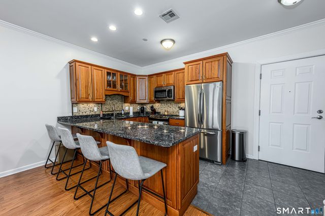 60 Maple Street APT 17, Branford, CT 06405