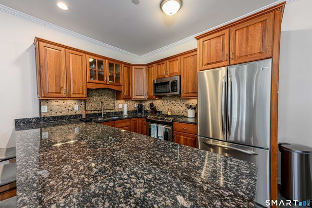 60 Maple Street APT 17, Branford, CT 06405