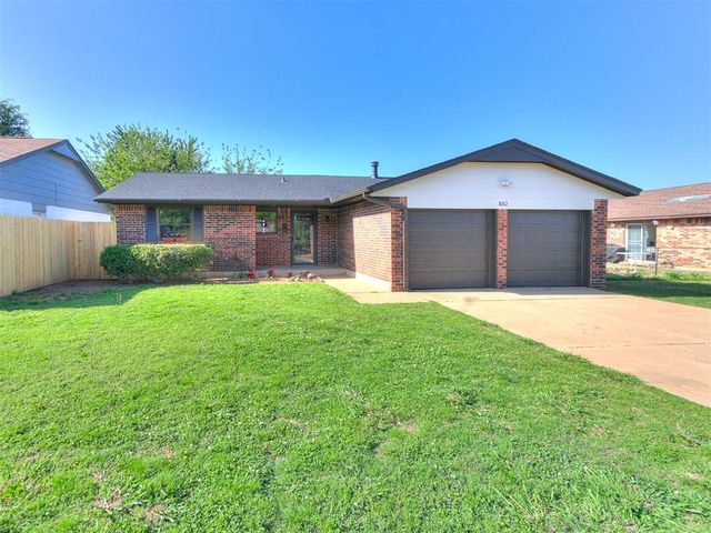 1012 Hargis Lane, Moore, OK 73160