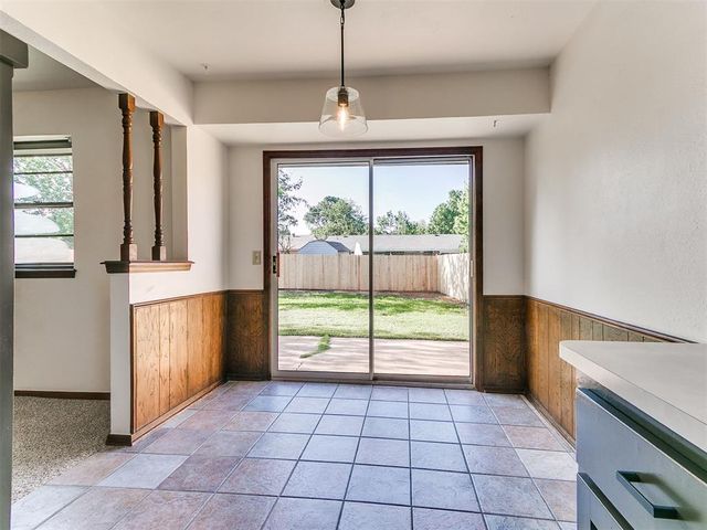 1012 Hargis Lane, Moore, OK 73160