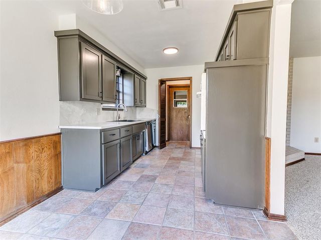 1012 Hargis Lane, Moore, OK 73160