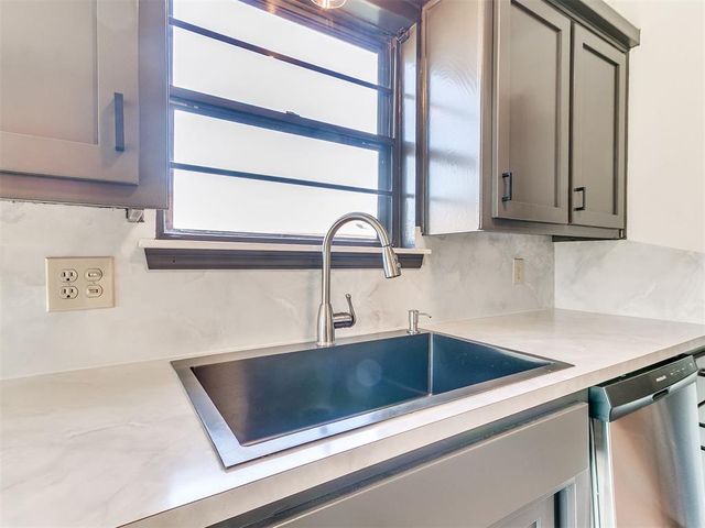 1012 Hargis Lane, Moore, OK 73160