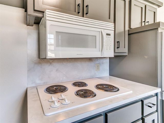 1012 Hargis Lane, Moore, OK 73160