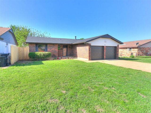 1012 Hargis Lane, Moore, OK 73160