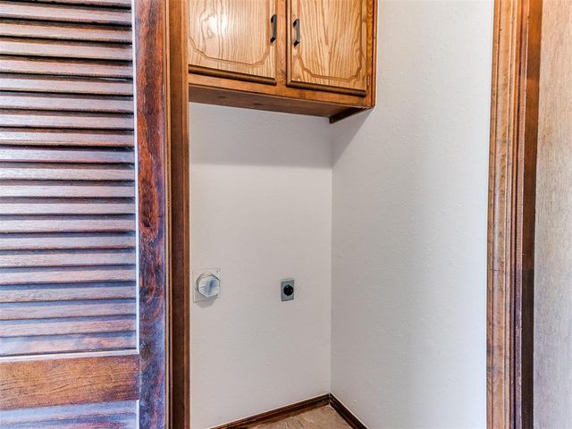 1012 Hargis Lane, Moore, OK 73160