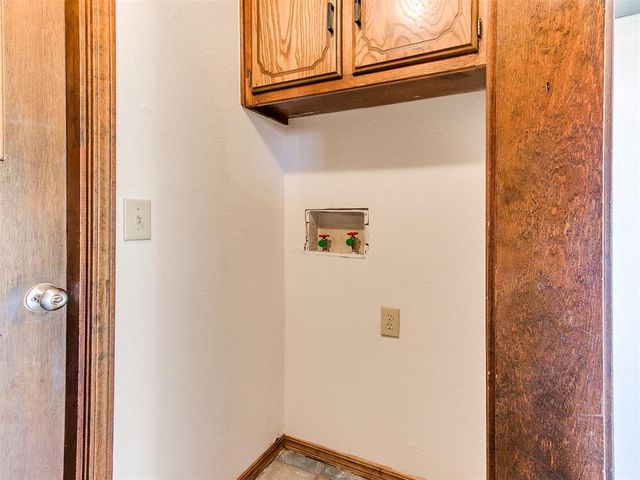1012 Hargis Lane, Moore, OK 73160