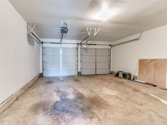 1012 Hargis Lane, Moore, OK 73160