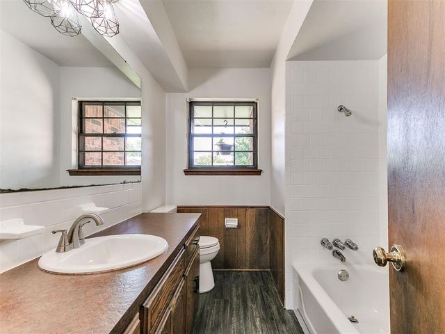 1012 Hargis Lane, Moore, OK 73160