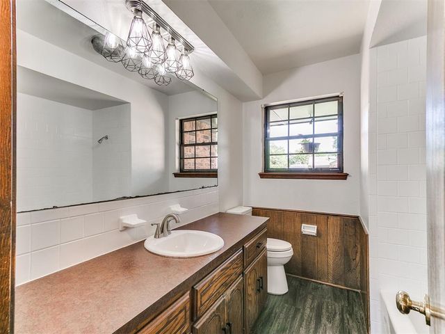1012 Hargis Lane, Moore, OK 73160