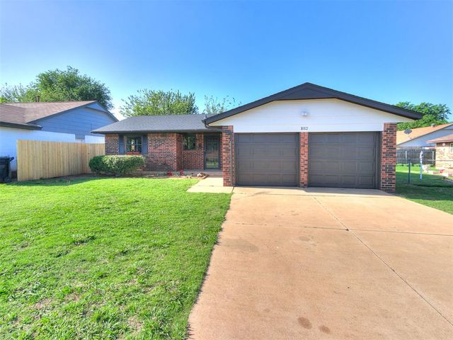 1012 Hargis Lane, Moore, OK 73160
