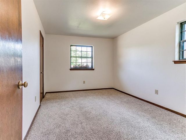 1012 Hargis Lane, Moore, OK 73160