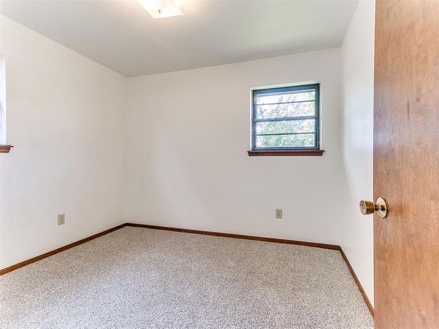 1012 Hargis Lane, Moore, OK 73160
