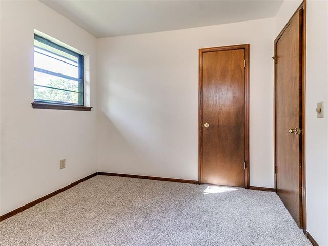 1012 Hargis Lane, Moore, OK 73160