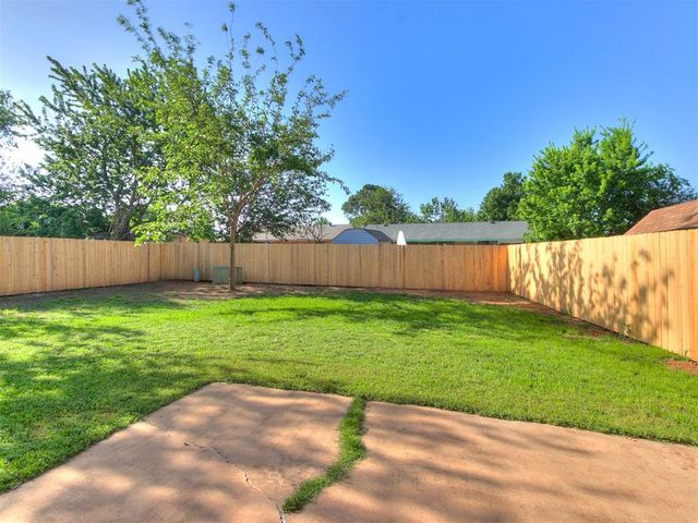 1012 Hargis Lane, Moore, OK 73160