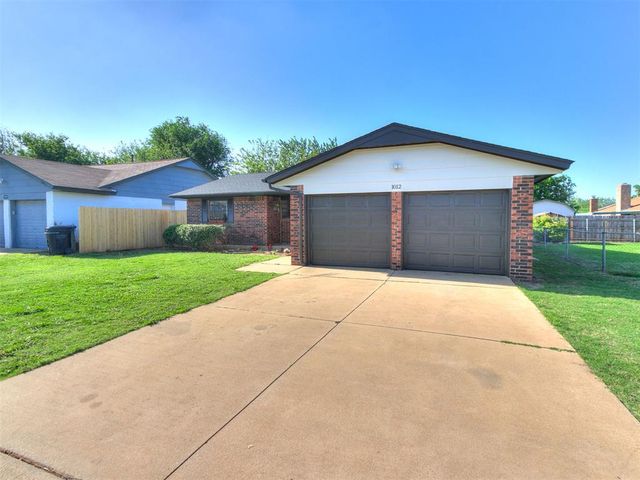 1012 Hargis Lane, Moore, OK 73160