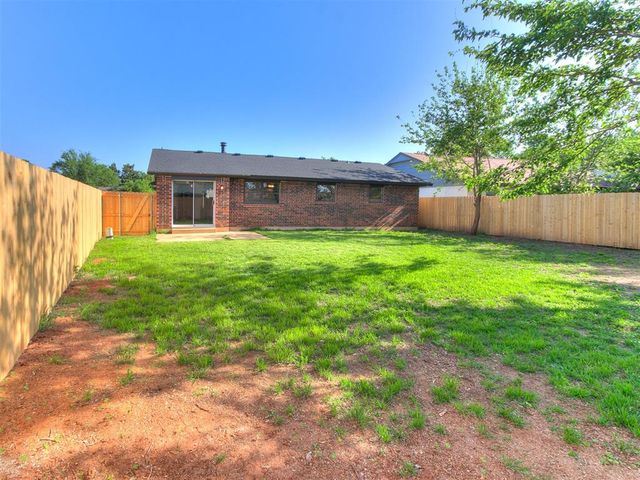 1012 Hargis Lane, Moore, OK 73160