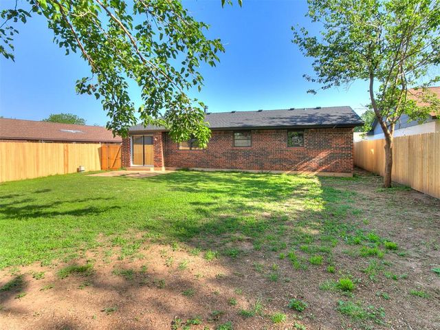 1012 Hargis Lane, Moore, OK 73160