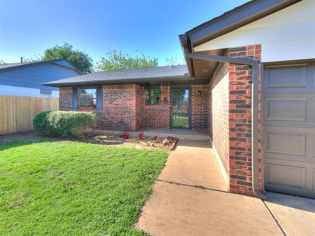 1012 Hargis Lane, Moore, OK 73160