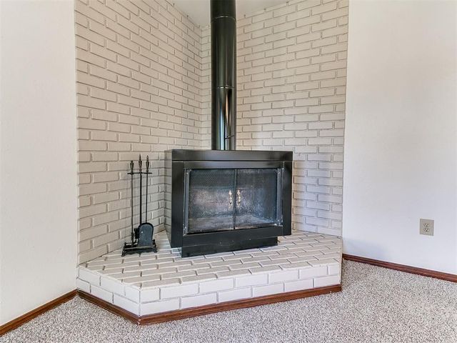 1012 Hargis Lane, Moore, OK 73160