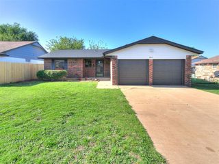 1012 Hargis Lane, Moore, OK 73160