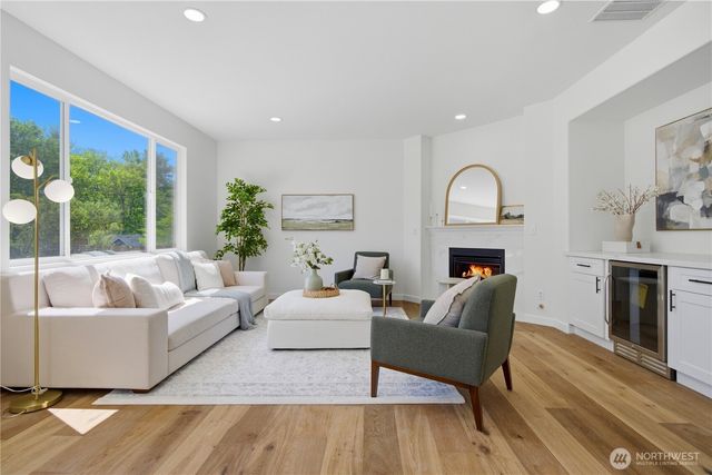 23991 SE 10th Street, Sammamish, WA 98075