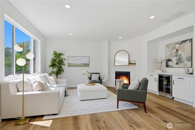 23991 SE 10th Street, Sammamish, WA 98075
