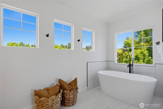 23991 SE 10th Street, Sammamish, WA 98075