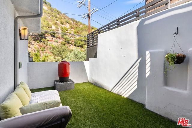 1655 N Beverly Glen Boulevard, Los Angeles, CA 90077