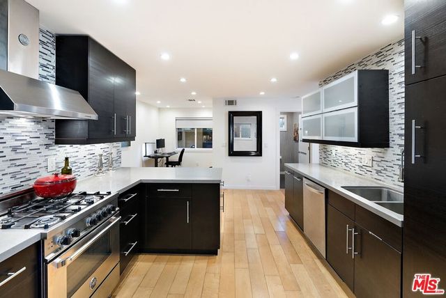 1655 N Beverly Glen Boulevard, Los Angeles, CA 90077