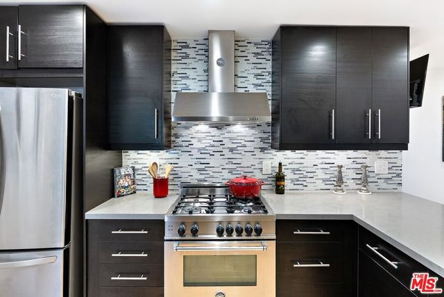 1655 N Beverly Glen Boulevard, Los Angeles, CA 90077
