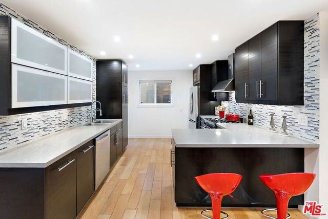 1655 N Beverly Glen Boulevard, Los Angeles, CA 90077