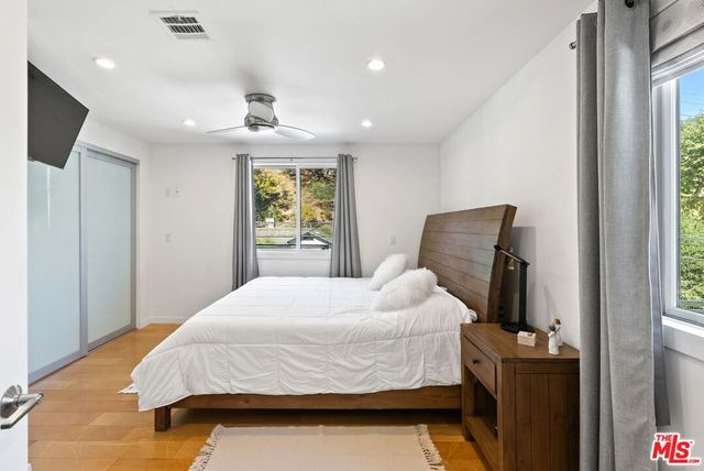 1655 N Beverly Glen Boulevard, Los Angeles, CA 90077