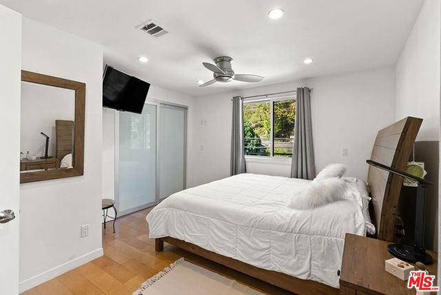 1655 N Beverly Glen Boulevard, Los Angeles, CA 90077