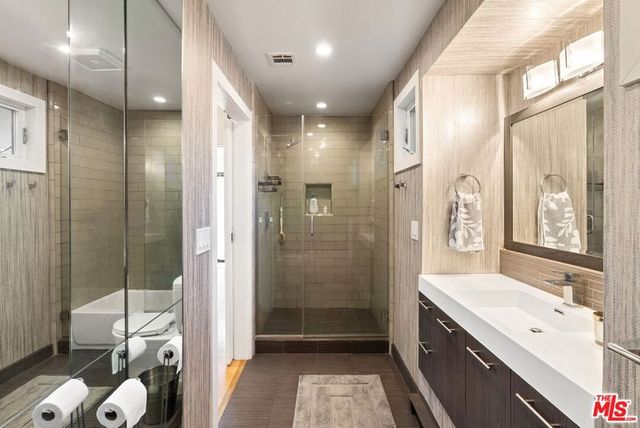 1655 N Beverly Glen Boulevard, Los Angeles, CA 90077