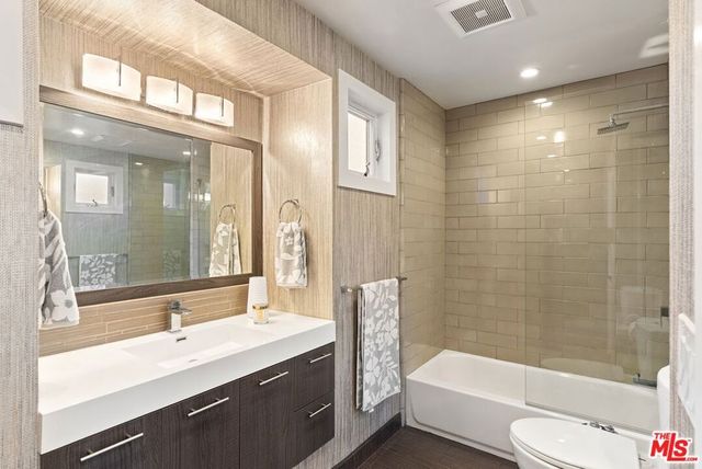 1655 N Beverly Glen Boulevard, Los Angeles, CA 90077