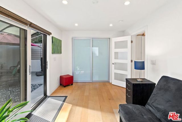 1655 N Beverly Glen Boulevard, Los Angeles, CA 90077